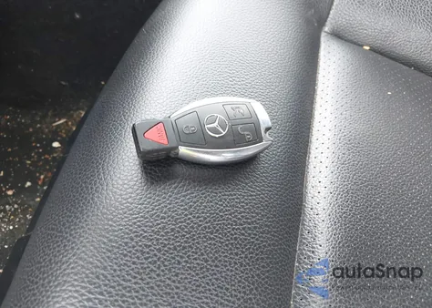 2014 Mercedes-Benz E 350 4Matic z USA, uszkodzony, nr VIN WDDHF8JB2EA939027